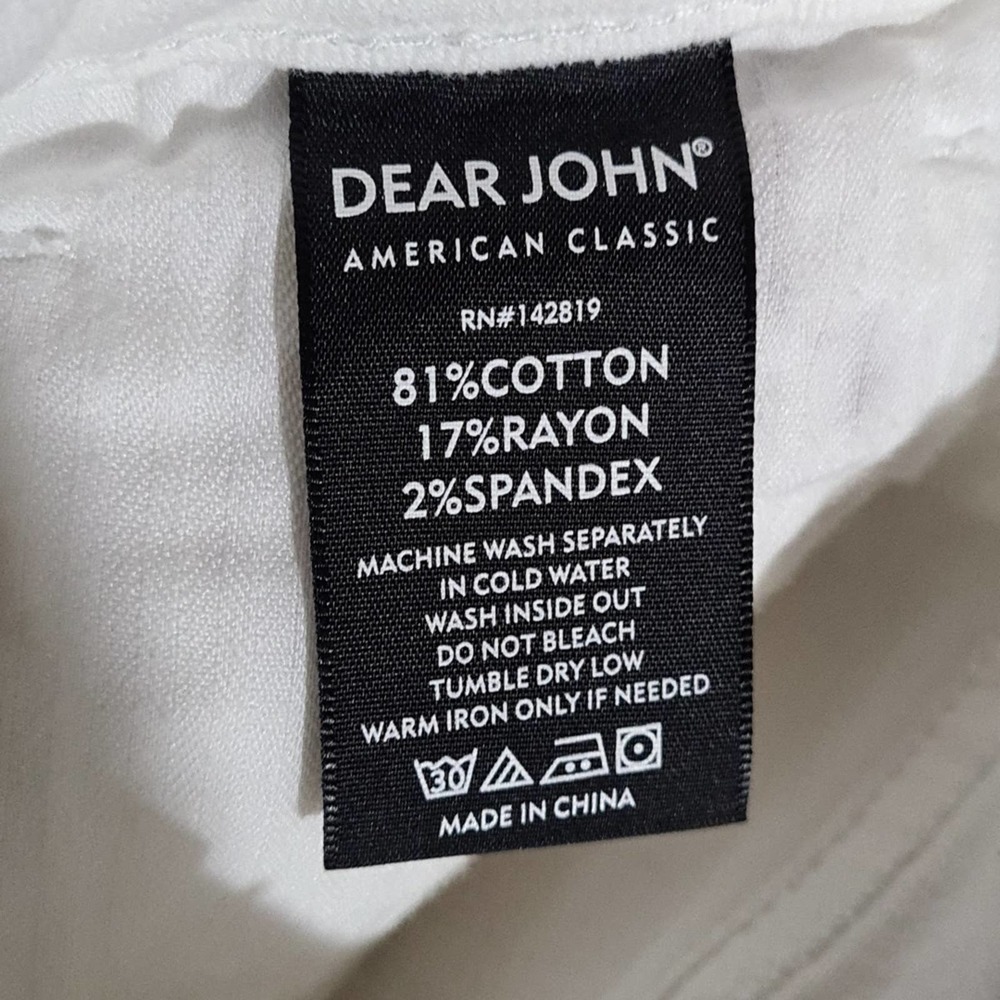 Dear John White Shorts‎ Size 28 - Picture 4 of 5